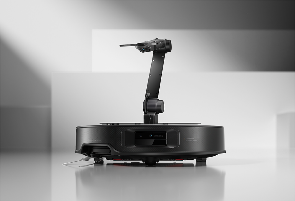 Roborock Saros Z70 with OmniGrip™ Mechanical Arm