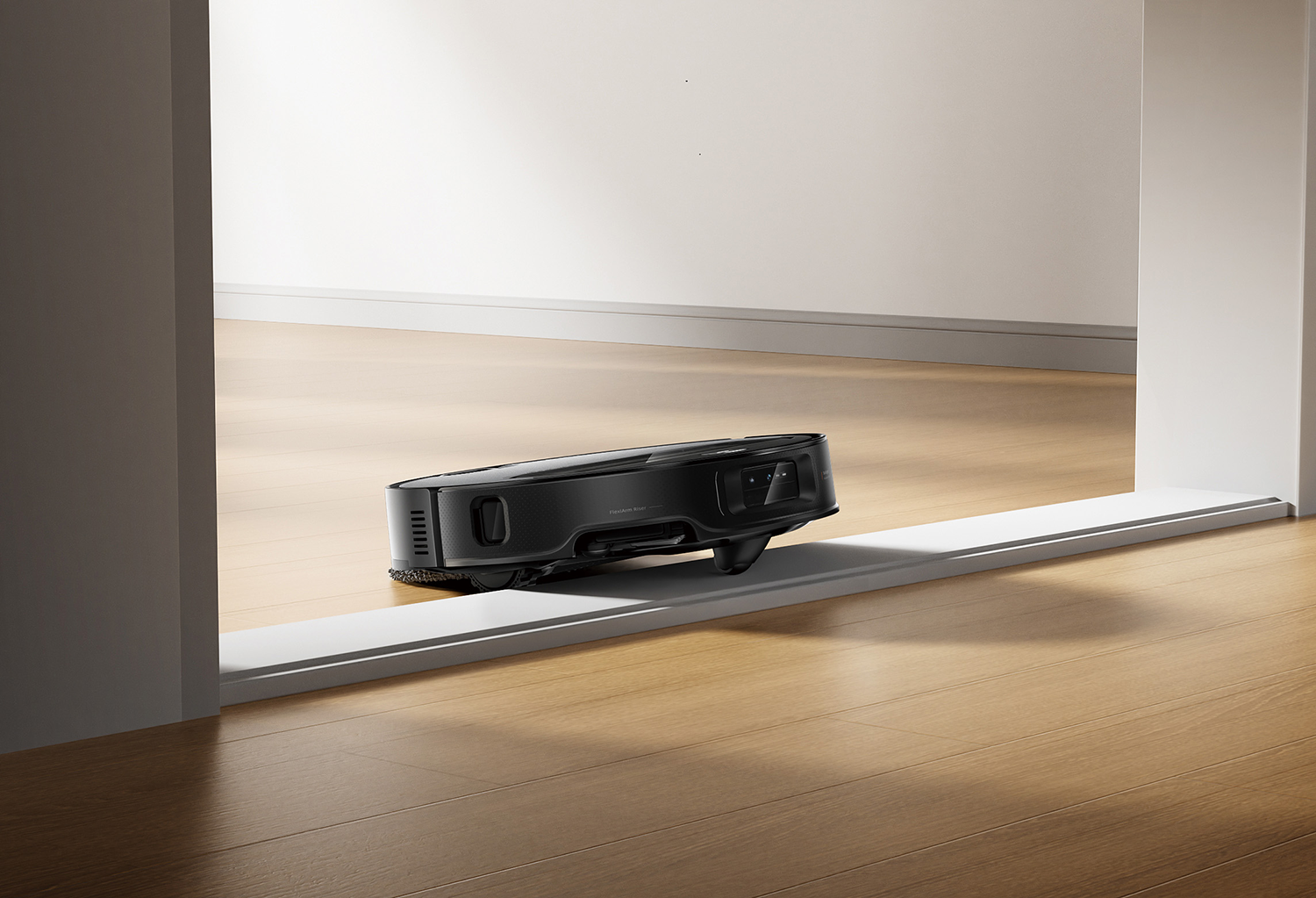 Roborock Saros Z70 with OmniGrip™ Mechanical Arm